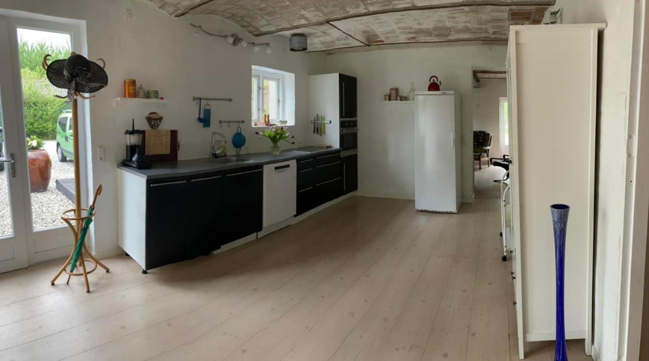 Under Regnbuen, Dit Fristed Pa Haervejen Them Exterior foto
